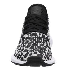 Addidias running sneaker in leopard print 
size 8 1/2